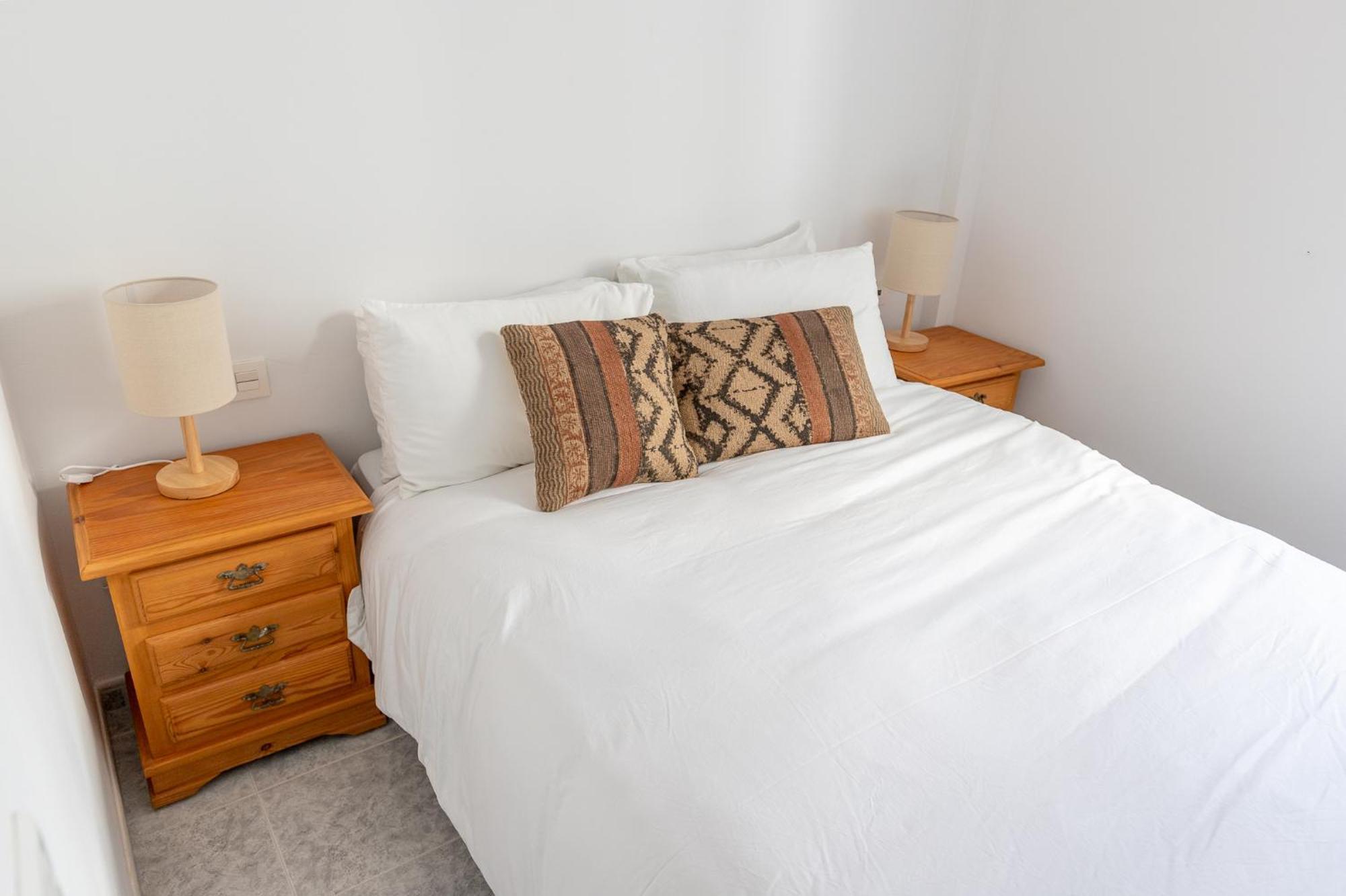 Las Flores Apartments Нерха Экстерьер фото