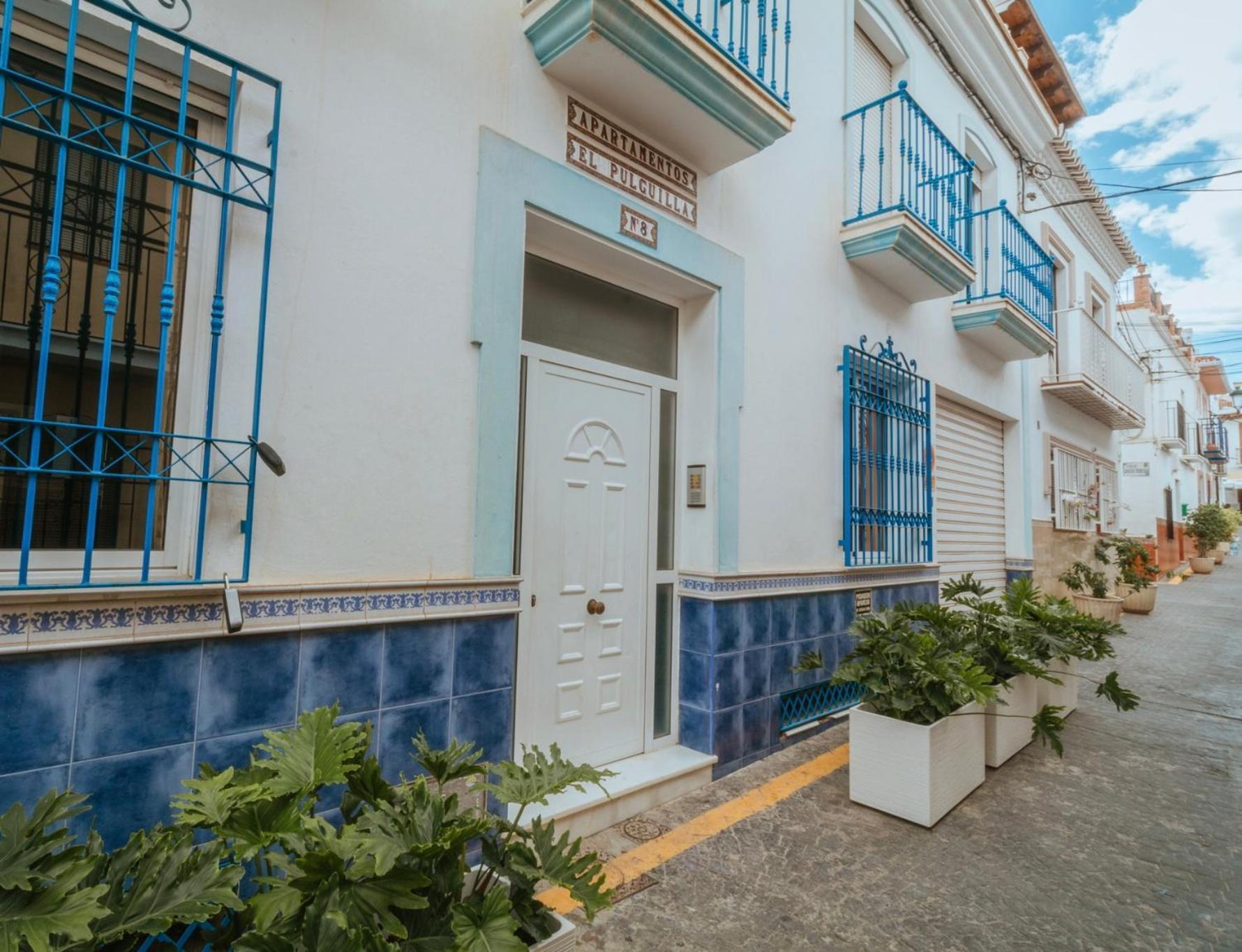 Las Flores Apartments Нерха Экстерьер фото